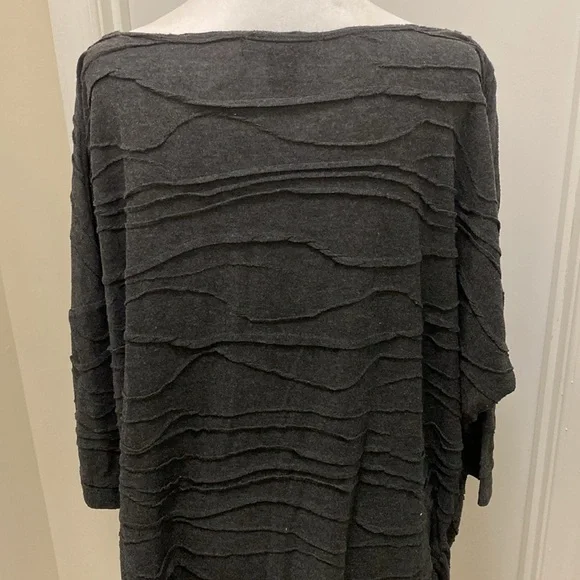 Beautiful dark gray quarter sleeve top in EUC - Picture 3 of 5